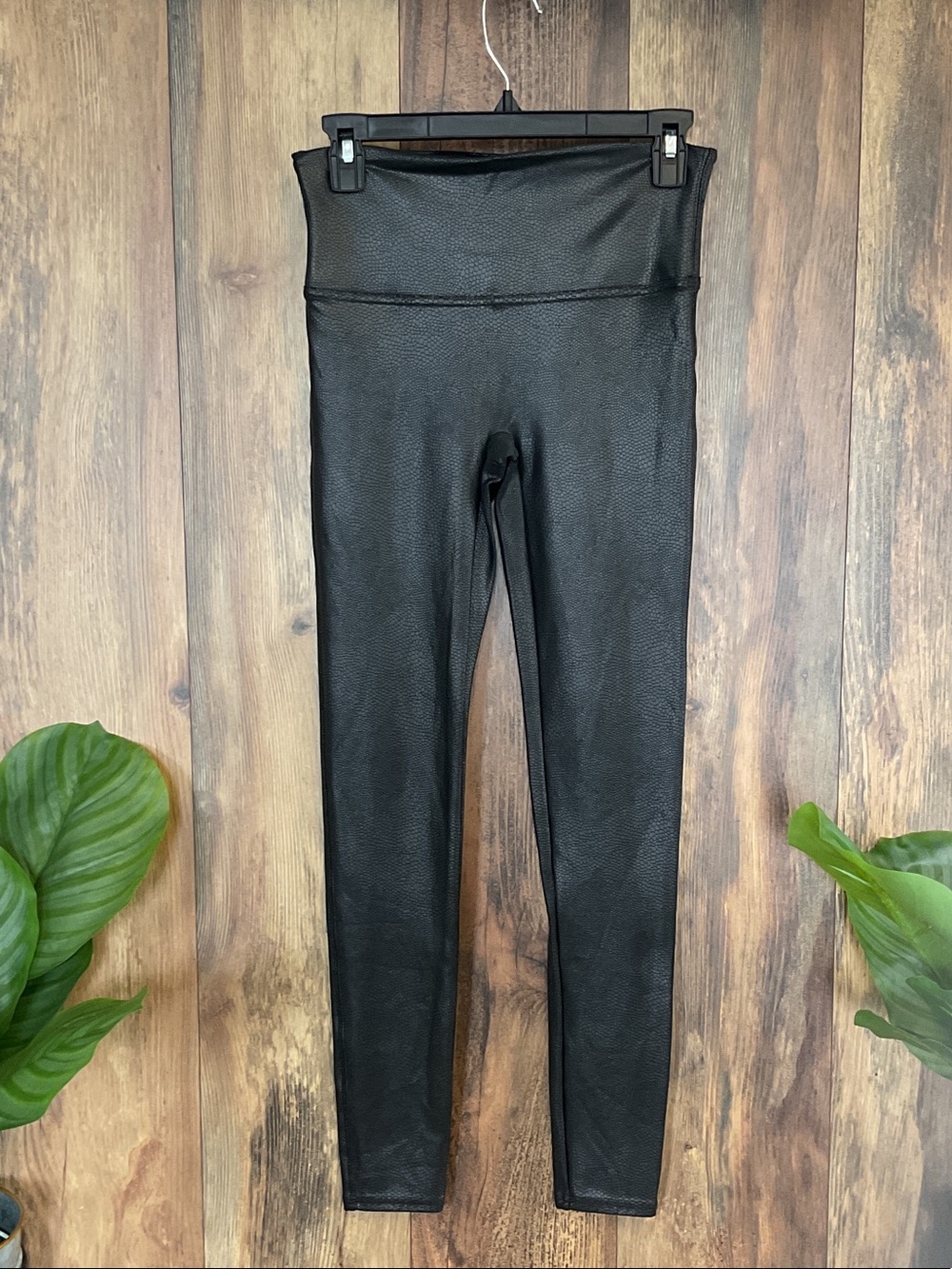 SPANX Black High-Rise Reptile Snake Skin Pattern Faux Leather Leggings M   985A